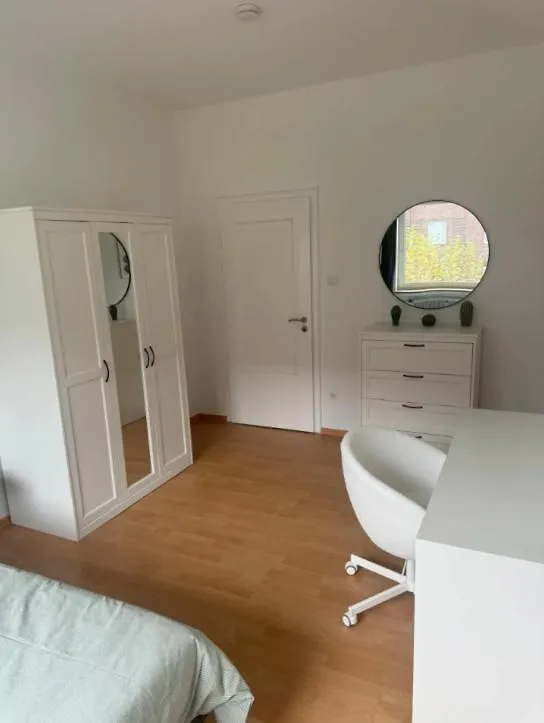 4 Bedroom Apartment In Fancy Duesseldorf Oberkassel Tyskland