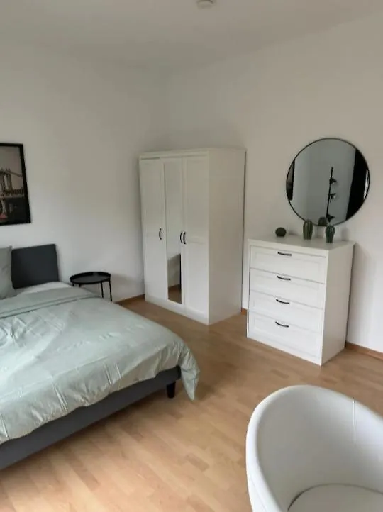 4 Bedroom Apartment In Fancy Duesseldorf Oberkassel 0*, Düsseldorf