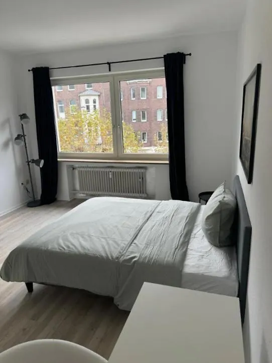 4 Bedroom Apartment In Fancy Duesseldorf Oberkassel Tyskland